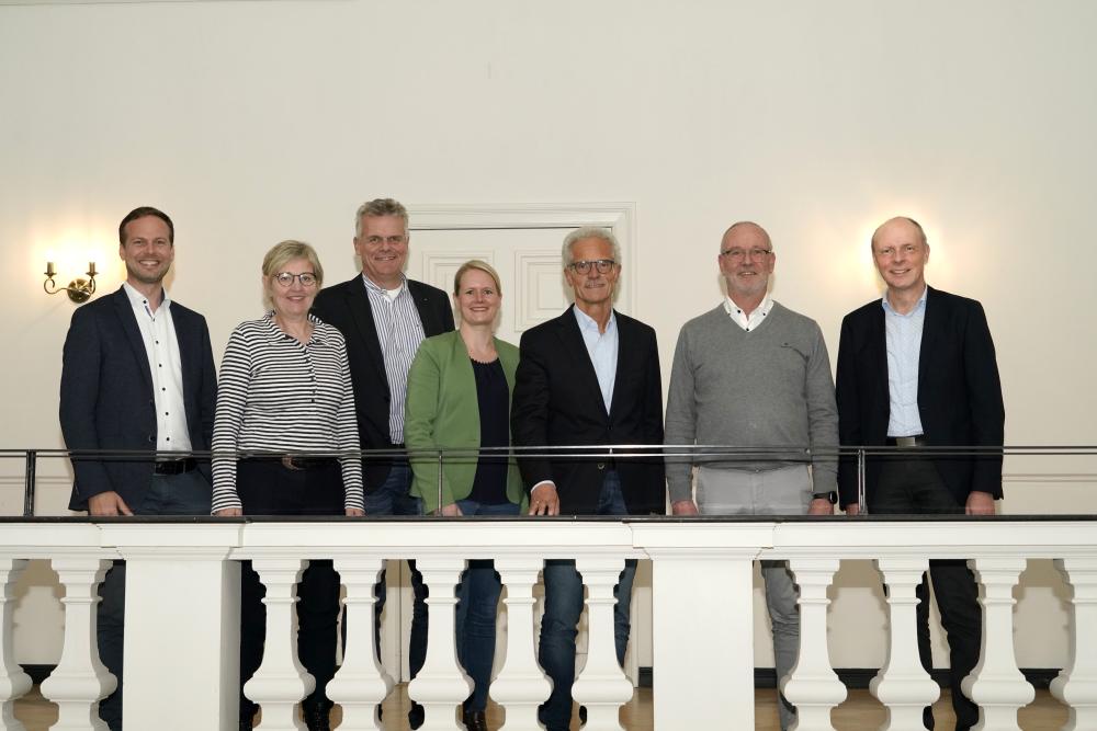 Vorstand: v.l. Florian Liesenfeld, Hiltrud Boomgaarden, Bernd Weber, Annika Neesen, Harald Lesch, Torsten Maus, Dr. Thomas Rieckhoff